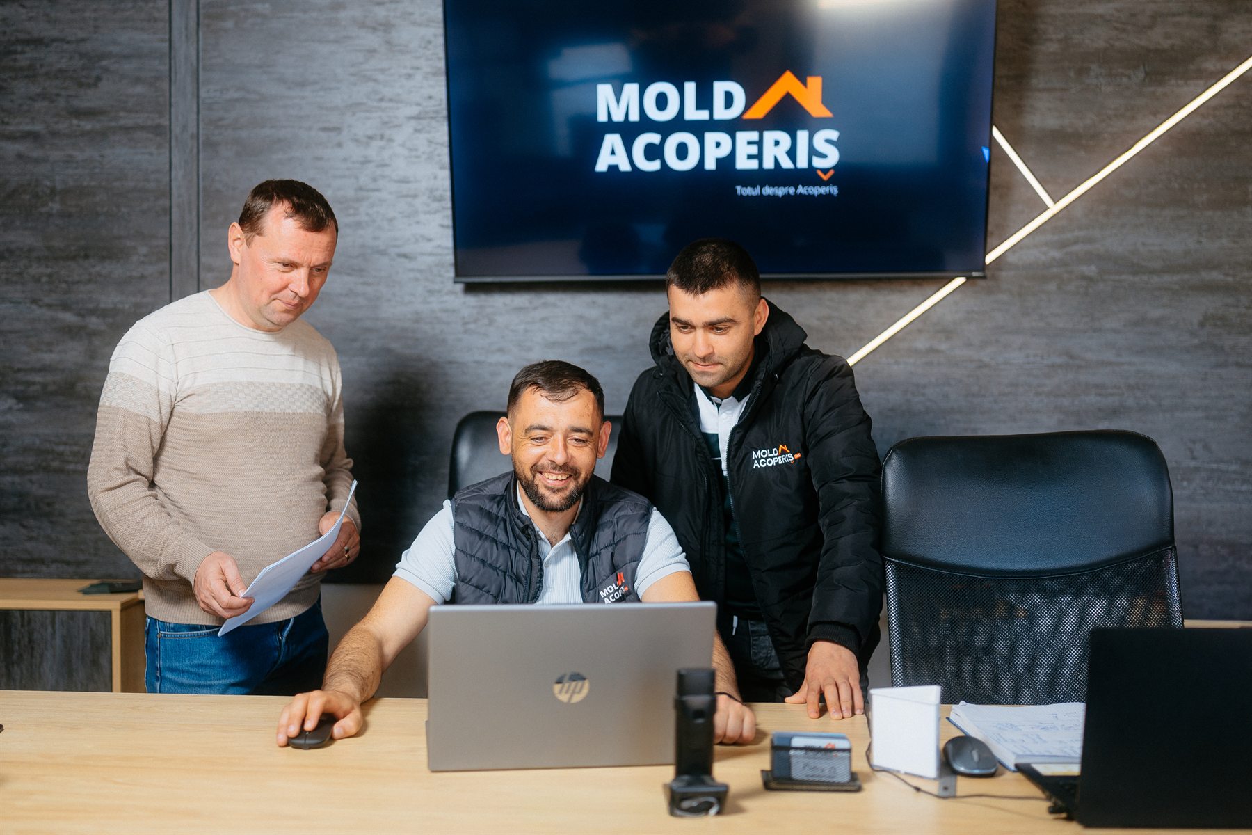 Команда MoldAcoperis для кровельных проектов
